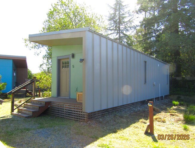 Building Photo - 6127 Old Redwood Hwy