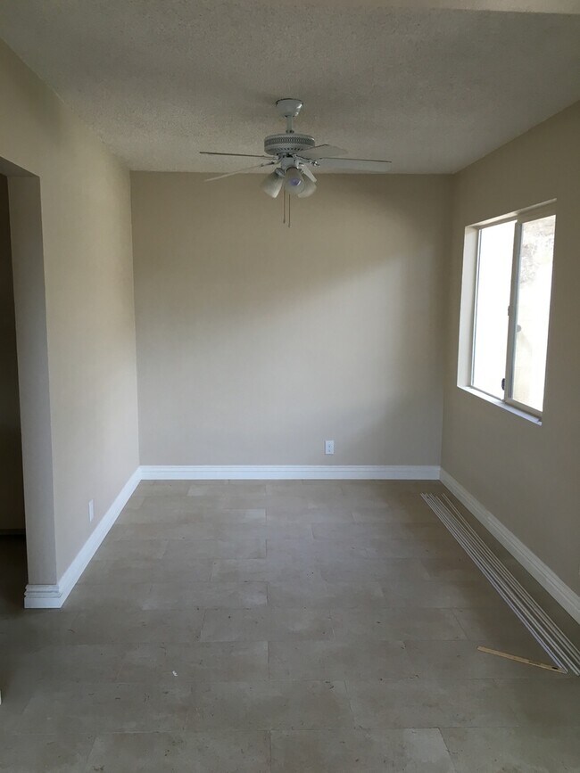 Building Photo - Main16761-73