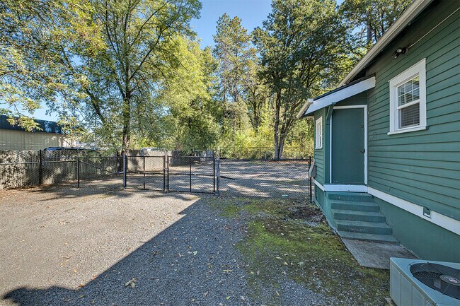 Building Photo - 2330 SW 170th Ave