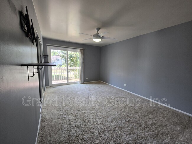 Building Photo - 1046 Cumberland Ct