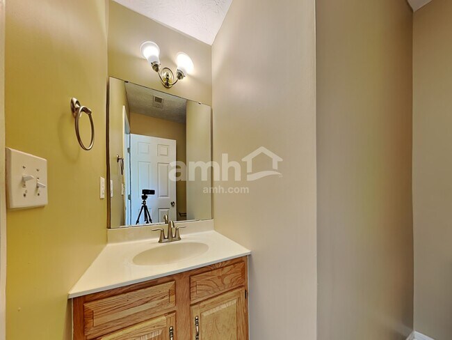 Building Photo - 18 Robin Way