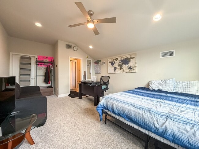 Building Photo - Modern-Luxury 5/4 in Oakmont