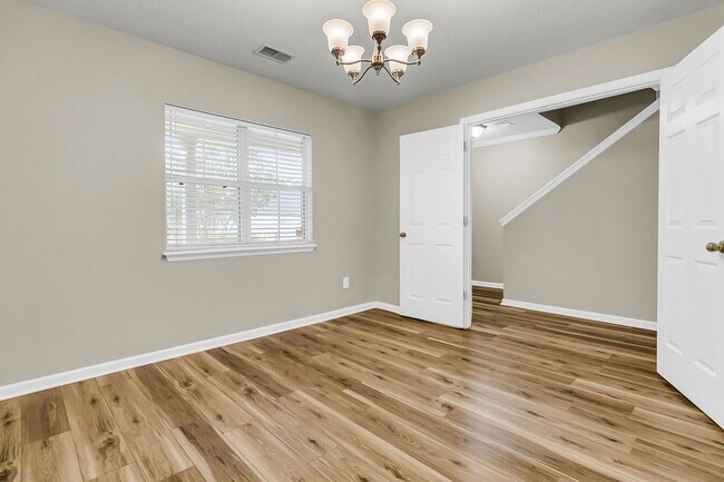Building Photo - Recently Updated 4 bedroom 2.5 bathroom two story home available in Ladson!