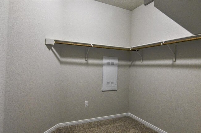 Building Photo - 117 Rochester Ln