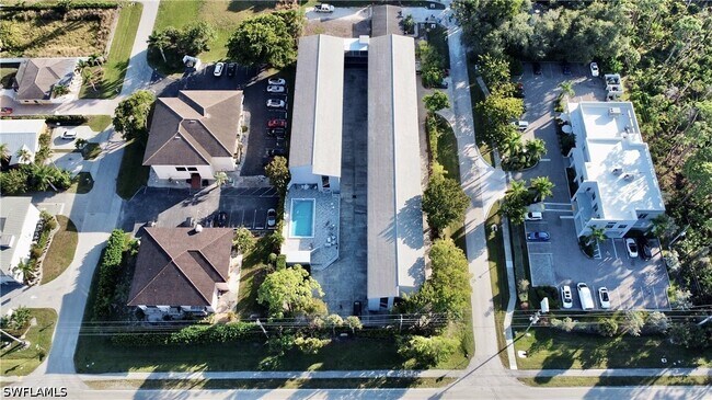 Building Photo - 826 Wiggins Pass Rd