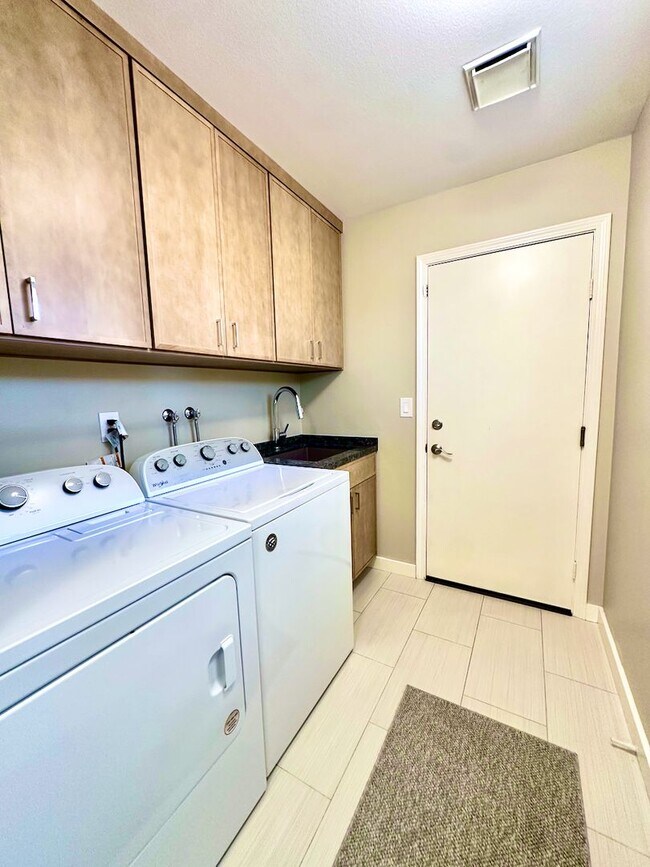 Building Photo - FOR RENT Call For Availability 3Br/3Ba 2128 Sqft Fully Furnished Del Mar Heights Vacation Home, C...