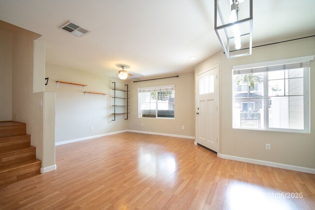 Building Photo - $4000 /3 Bed /2.5 Bath in Spinnaker Place ...