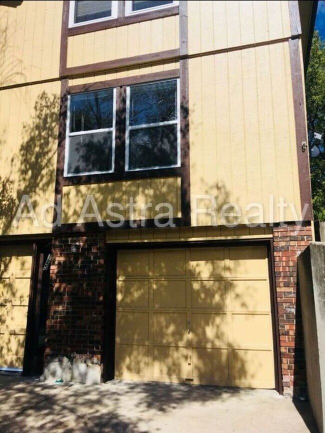 2 Bed 1.5 Bath Townhome in Bonner Springs... 125 Kindred Ave Bonner