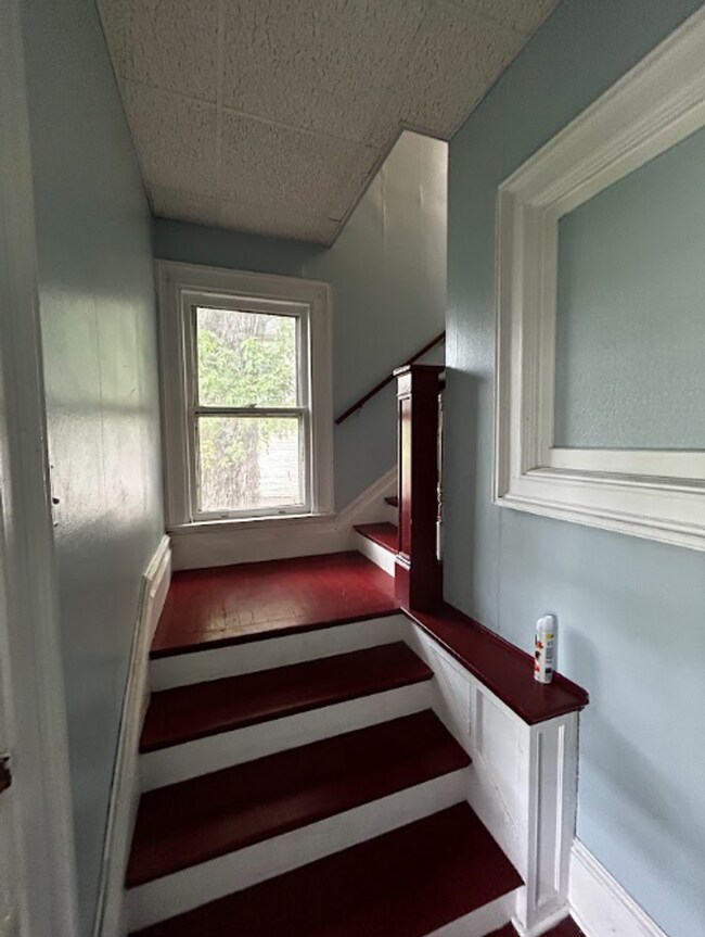 Building Photo - 1638 Sanderson Ave