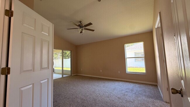 Building Photo - 10 Zebrawood Ct