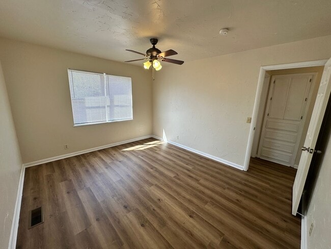 Building Photo - Versatile 3-bedroom, 1.5-bath Home Available in OKC!