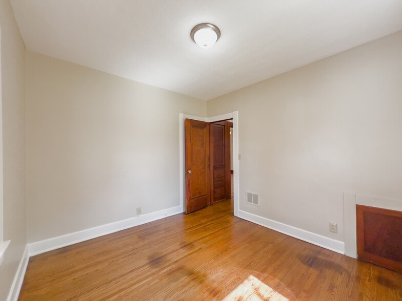 Building Photo - 464 Shasta Dr