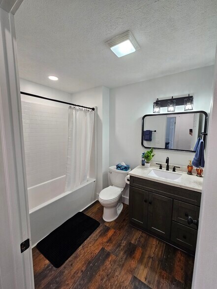 Building Photo - 231 Walnut St