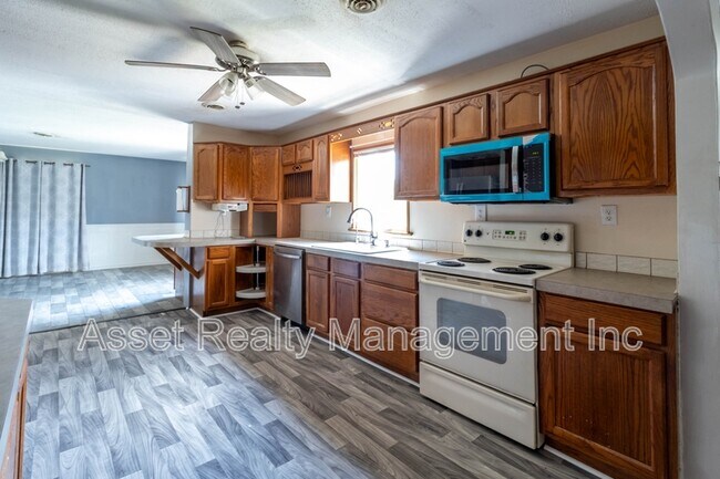 Building Photo - 817 Ridgeview Dr