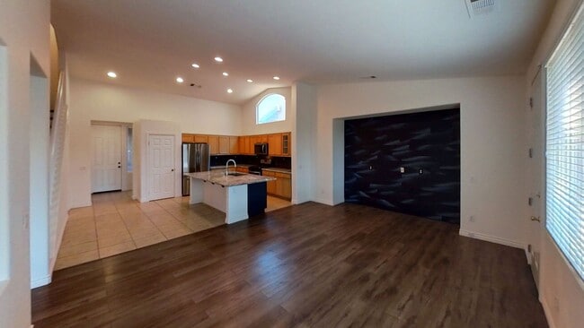 Building Photo - Spacious 4 Bedroom 3 Full Bathroom Home in...