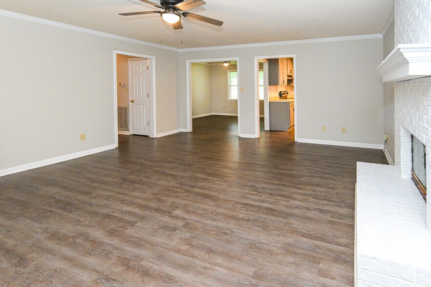 Building Photo - 157 Greenwood Dr
