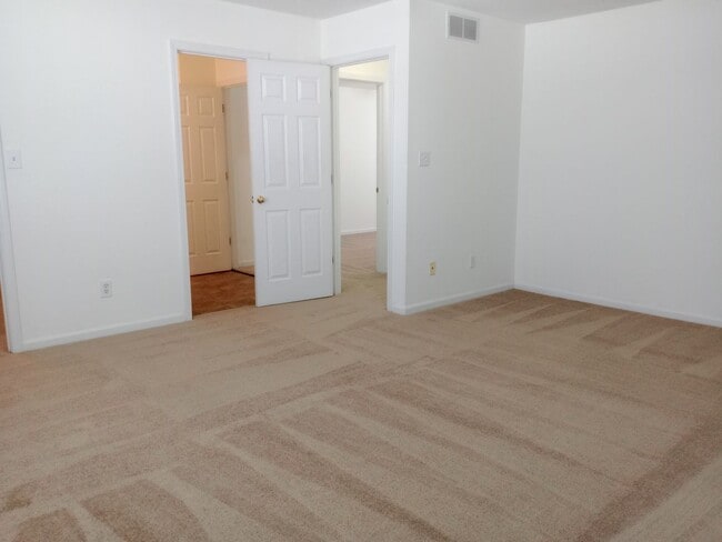 Building Photo - 3534-3536-3536 Prescott Dr