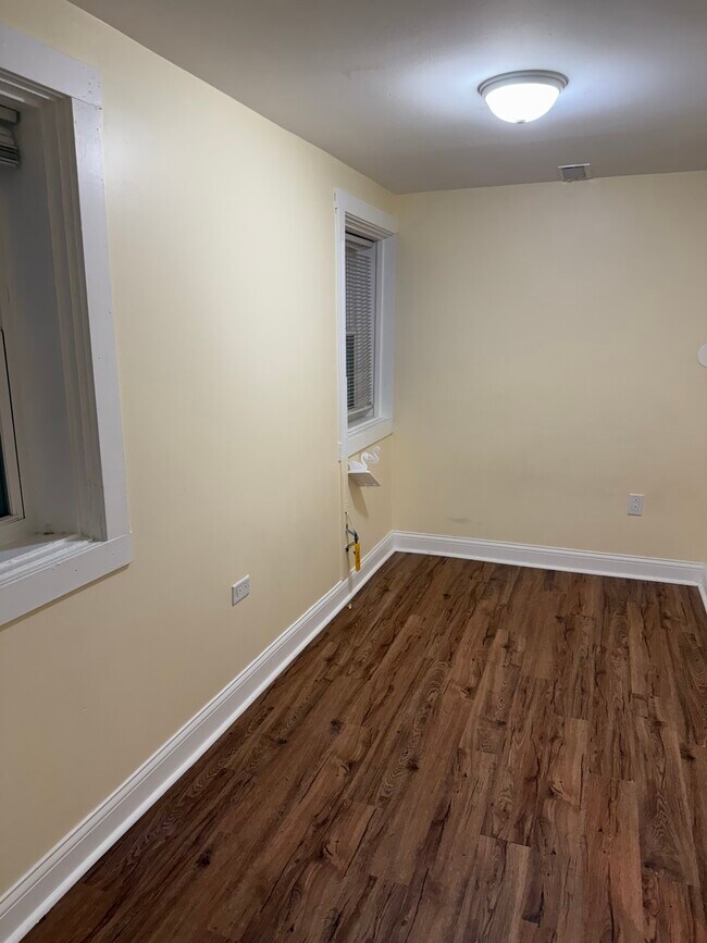 Building Photo - 4143 W Roscoe St