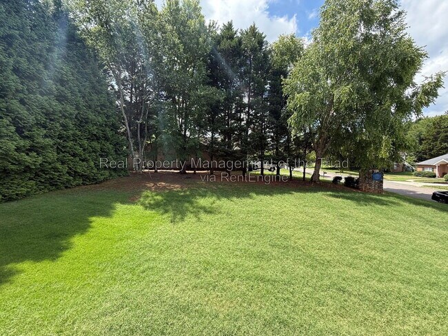 Building Photo - 2740 Bridgeport Dr