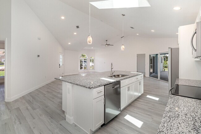 Building Photo - 180 Waters Edge Ln