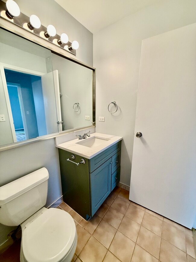 Building Photo - 330 Hampton Ct