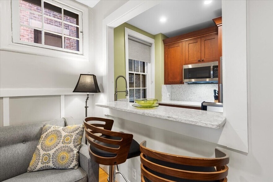 Building Photo - 80 West Cedar St