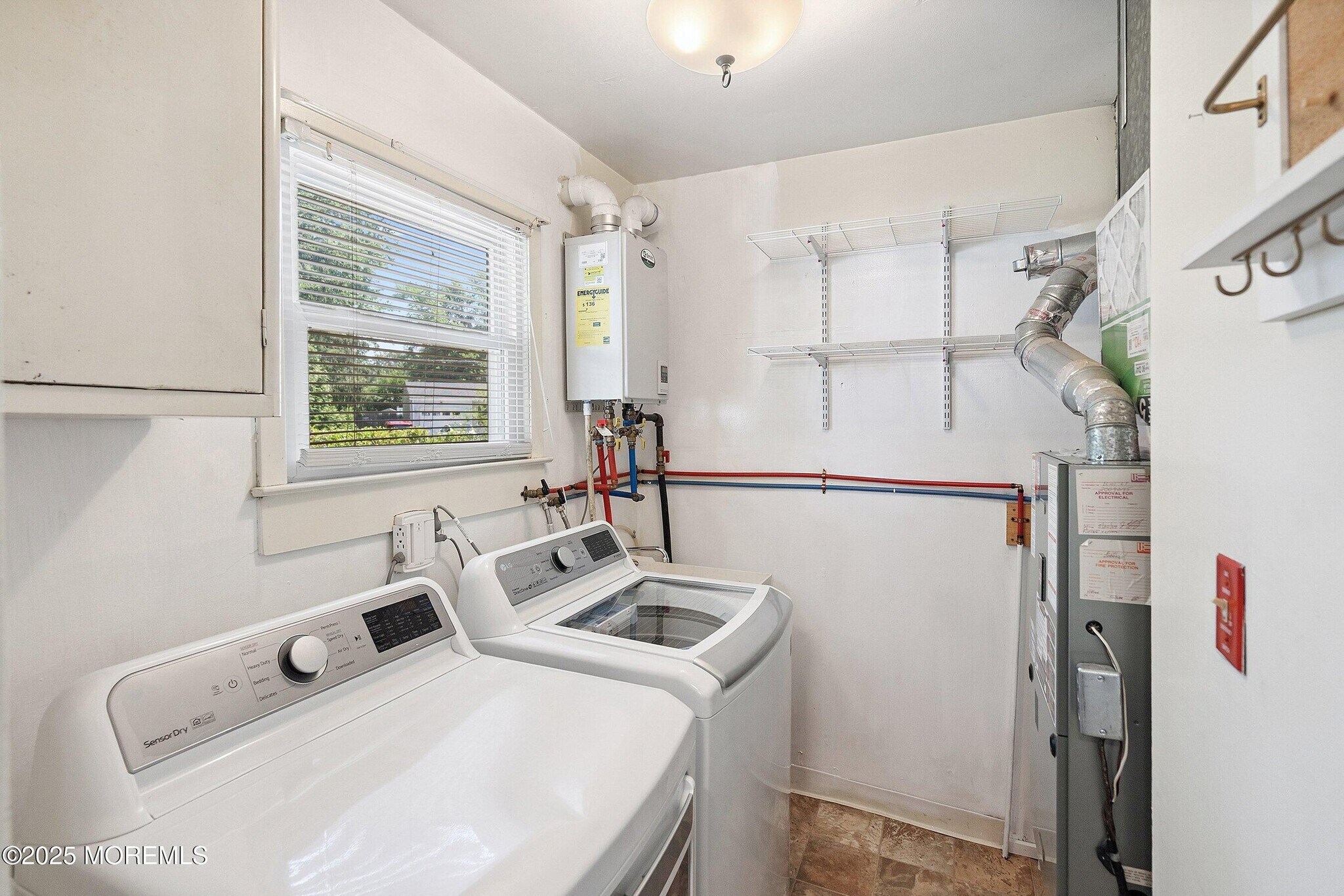 Building Photo - 6 Redwood Rd