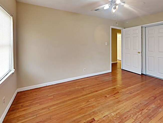 Building Photo - No Application Fees* 1 Month Free Rent w/m...