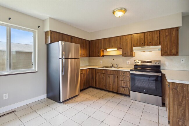 Building Photo - 2445 S Isabella Rd