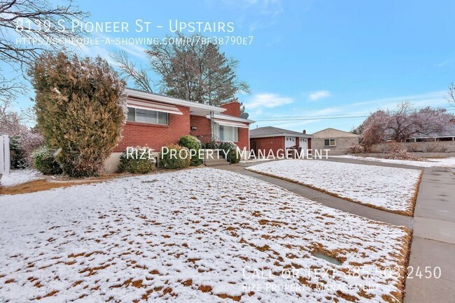 Building Photo - Desirable Upper Level Apartment