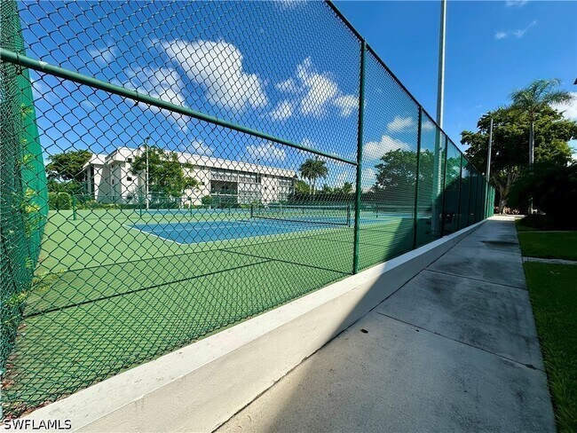Building Photo - 788 Park Shore Dr
