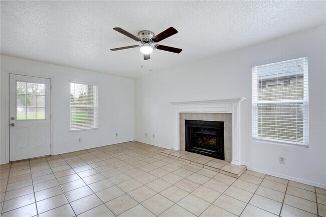 Building Photo - 6102 Parkwood Dr