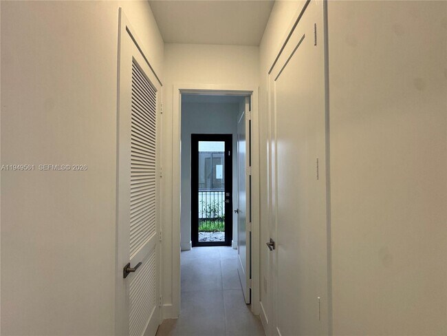 Building Photo - 19749 NE 16th Pl