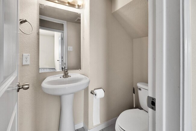 Building Photo - 7406 Valentine Ln