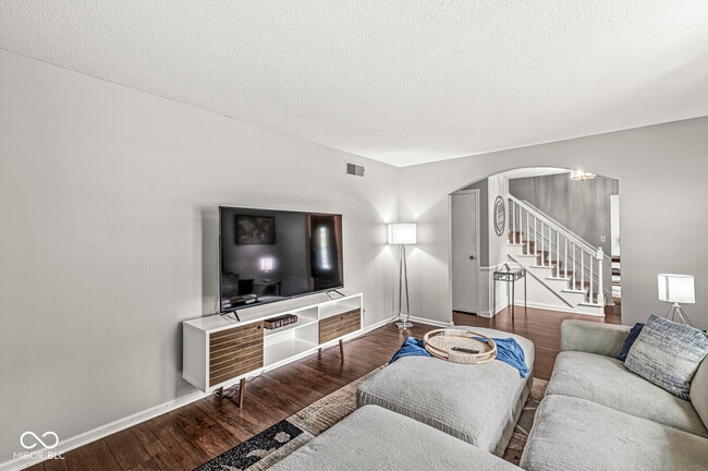 Building Photo - 6542 Kingman Dr