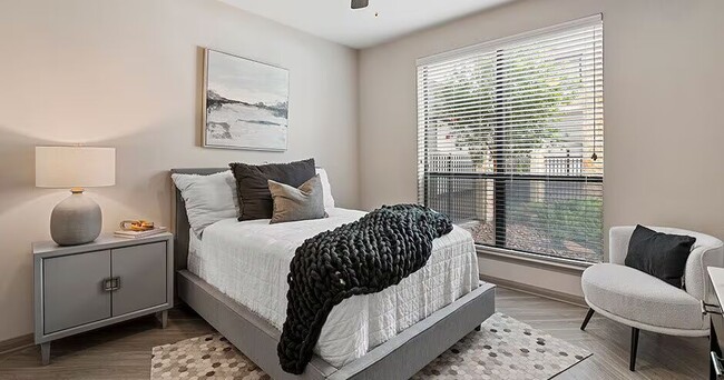 Building Photo - Stylish Comfort + 1 Month FREE!