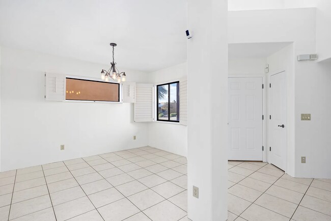 Building Photo - Barrio Solana
