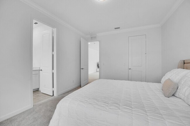 Building Photo - 601 Hookline Cir