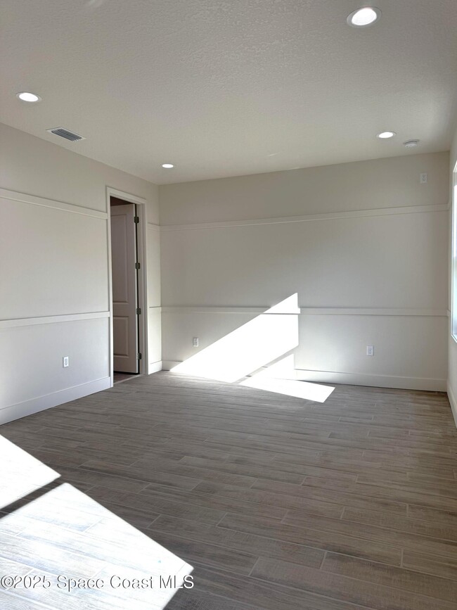 Building Photo - 2811 Edington Dr