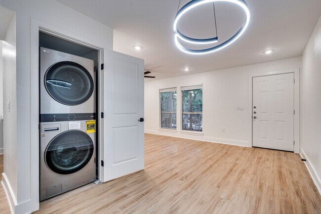 Building Photo - K226 - Treehouse #205