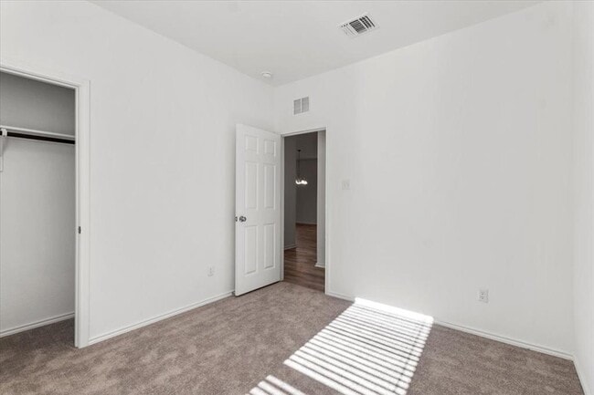 Building Photo - 1525 W Kerr Pass