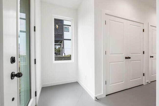 Building Photo - 1244 1st Ave S