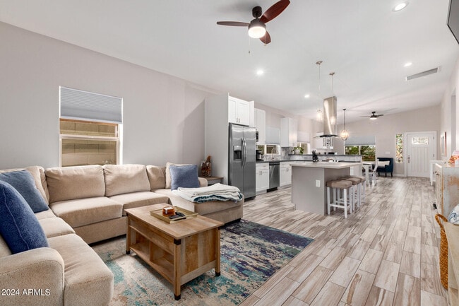 Building Photo - 2647 E Contention Mine Rd