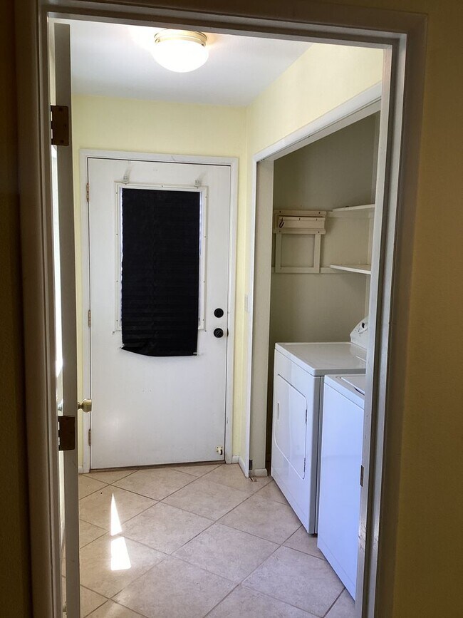 Building Photo - 439 Foxfire Ln