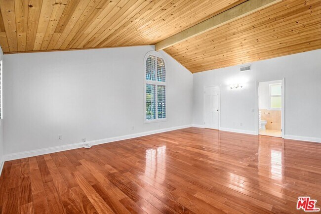 Building Photo - 1515 Outlook Cir