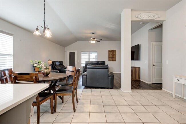 Building Photo - 465 Compass Dr