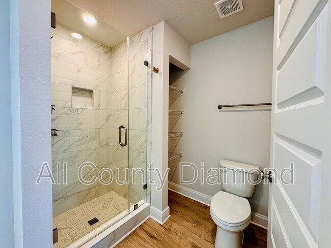 Building Photo - 10 Renea Cv