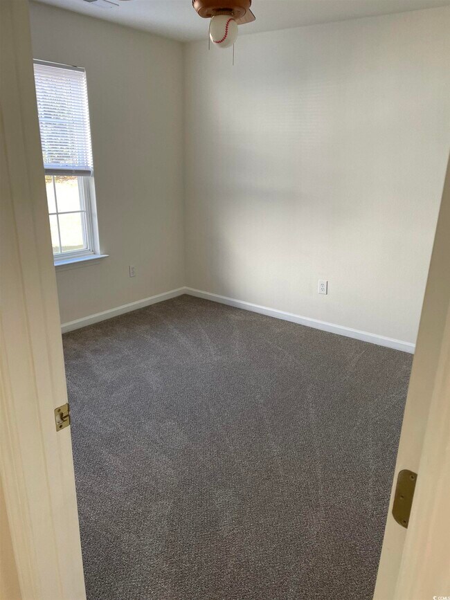 Building Photo - 204 Bittersweet Ln