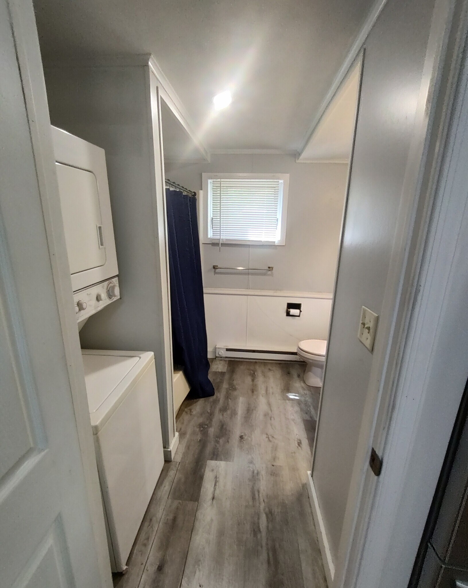 Shower/Tub/Laudry - 5685 Creekview Rd
