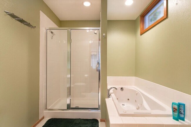 Building Photo - 716 Lagoon Dr